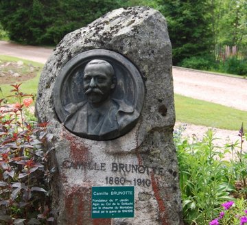 Stele of Camille Brunotte, founder of the first garden